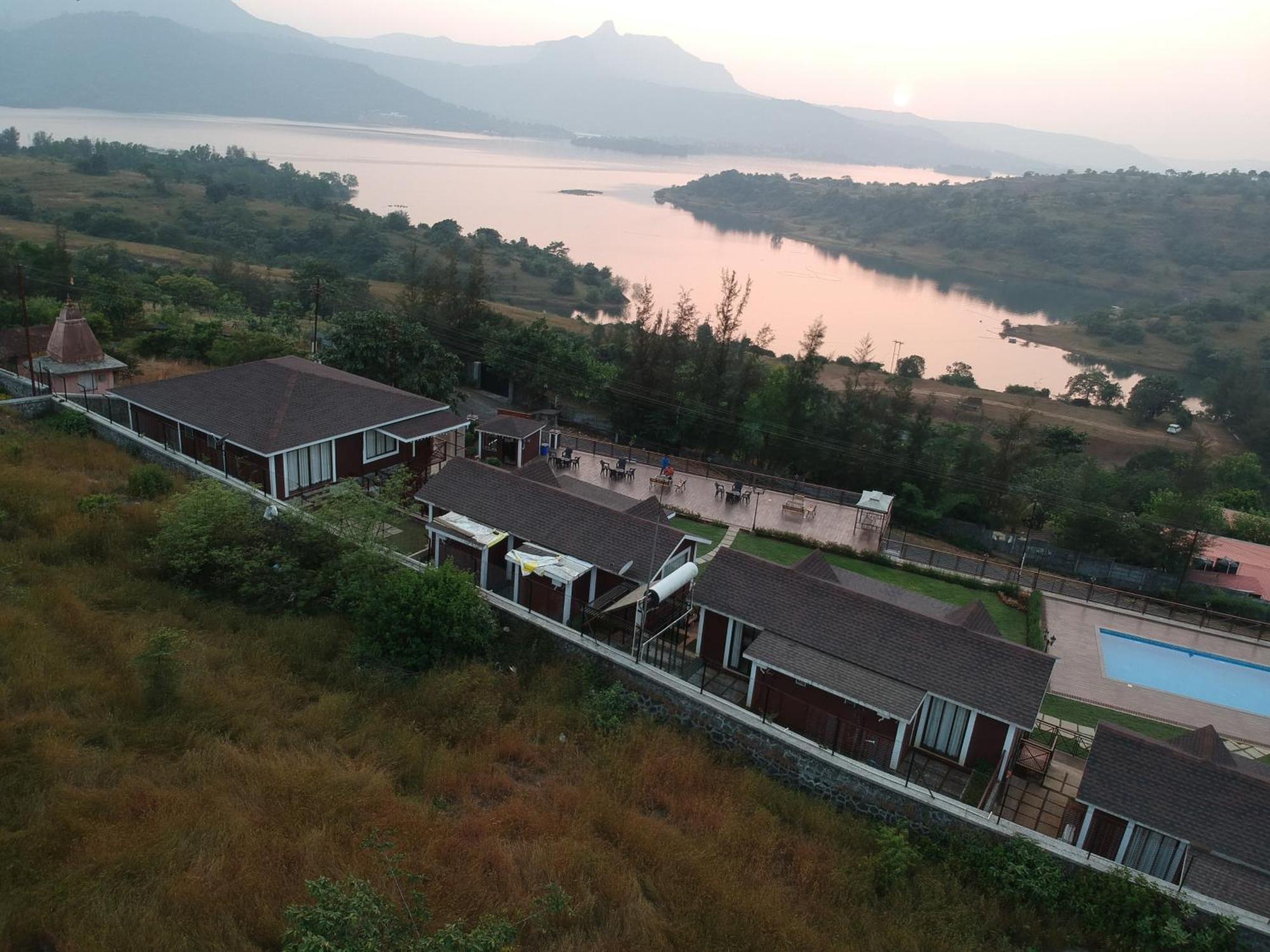 Green Velvet Resort-Near Pawna Lake Lonavala Bagian luar foto