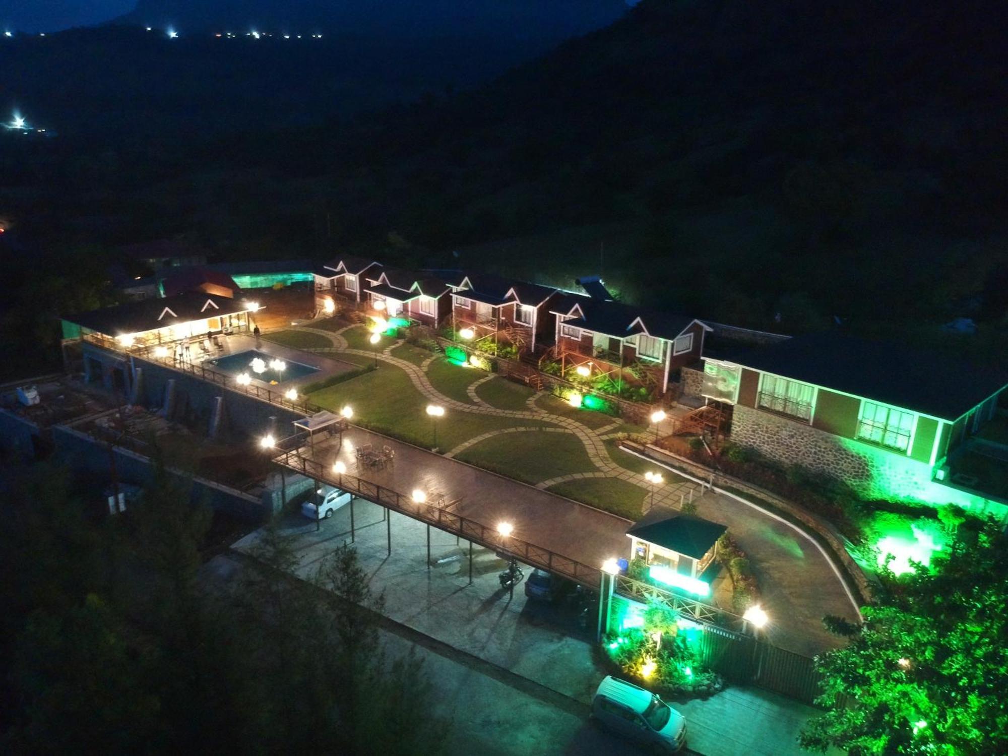 Green Velvet Resort-Near Pawna Lake Lonavala Bagian luar foto
